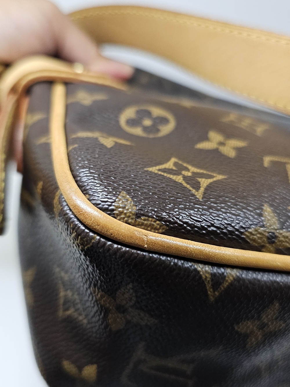 Louis Vuitton Hudson Monogram Canvas Shoulder Bag in Brown and Tan - Picture 8 of 16